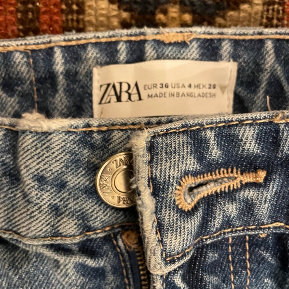 Zara high-waisted distressed jean size 4
